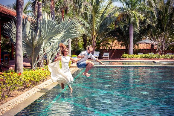 7. Trash the dress - La piscină